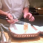 にい留 - 穴子は軽く折るだけで割れるワザ