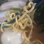横浜家系らーめん 雷家 - 麺リフトアップ
