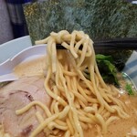 横浜家系ラーメン 魂心家 - 中ストレート麺