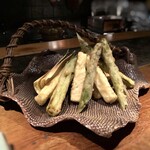 大どころ - ◆アスパラ（糸島）と筍の天ぷら・・春を感じる食材で、筍はエグミも無く美味しいですしアスパラも甘いこと。