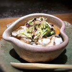 大どころ - いろは島の牡蠣、茶碗蒸しで。 いろは島の牡蠣は小粒ですが、旨みが凝縮していて美味しいですし、 お魚の骨で出汁を取った茶碗蒸し自体の味わいもいいこと