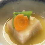 土家 - 24年4月　蕎麦豆腐　うすい豆の餡かけ　スナップエンドウ、人参、生姜