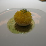 レフェルヴェソンス - 太陽と水の味～はっさくとフレッシュチーズのダックワーズ、無農薬蜂蜜、オレンジとディル