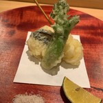 割烹 一楓 - 天ぷら：帆立の磯辺揚げ　ふきのとう　など 塩でいただきます。ふきのとうも春。肉厚の帆立も美味しい。