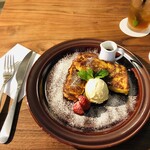 Arles Cafe - 自家製パンのフレンチトースト８００円