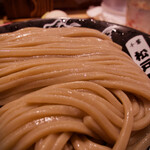 中華蕎麦 とみ田 - 【つけめん(並) 1100円】美麺♪　茶色にテカリ 　瑞々しくしなやかな極太麺