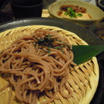 Gokoku - ちょっと赤味のある蕎麦