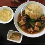 中国料理の店　ビックチャイナ - タカシは角煮あんかけチャーハン的なヤツ。
            
            ¥1300くらいだったと思う^^;
            
            チャーハンは普通のと一緒。
            
            
            