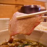 迂直 - 【鰹昆布出汁 味玉・醤油つけ麺 1100円】ちゃーは低温 　こちらも旨みたっぷり 　燻製のような香りあり 　低温のような艶めかしさあり 　しかも歯応えをしっかり残している