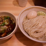 迂直 - 【鰹昆布出汁 味玉・醤油つけ麺 1100円】