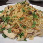 ジュイップ - 桜えびとキノコのオイルパスタ