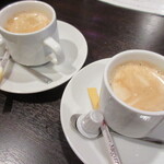 ジュイップ - デザートと一緒にコーヒー