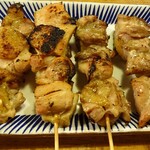 炉端焼き 楽華日 大泉邸  海鮮 個室 居酒屋 - もも串打ち焼き