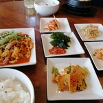 HANEUL - イカのピリ辛炒めとおかずの定食