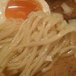 信濃神麺 烈士洵名 - 麺アップ。これで細麺です。ナイス麺♪