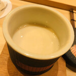 鮨 しゅん輔 - 白子の摺流しでした。肌理細かく裏ごしし、鰹出汁に合わせます。もう悶絶