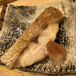 鮨 しゅん輔 - 長崎の喉黒の炙り。太平洋側と異なり、身の繊維一本一本にまで脂が染み込んでおります