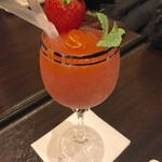 中田洋酒亭 - 季節のフルーツ、いちごのカクテル〜
