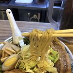 Keika Ramen - 麺は細麺、低加水、パッツンな歯切れのナイスガイでありました。