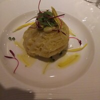 レストラン アラジン - ホタテ貝柱のちりめんキャベツ包み。ホタテ貝柱をキャベツで包んで蒸してあります。柚子の香りで頂くのですが、個人的にはバターソースで食べてみたかったかも。