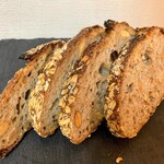 リーズブレッド - ゴジラですってw　確かに背びれみたいなヒラヒラが。