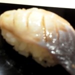 鮨 田なべ - ホッキは生の食感を残しながら甘みを引き出す
