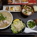 Kaichan - 鶏肉フォーと豚角煮ごはんセット　パクチートッピングで税込1000円