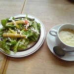 Kicchin Oomiya - スープとサラダ