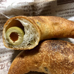 メゾン ムラタ - オリーブの中にはピーマンのピューレ