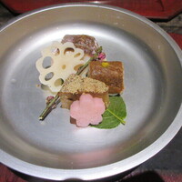 暗闇坂宮下 丸の内店 - 桜鯛の桃花焼き