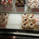 手創りケーキ工房 エンジェル - ショーケース