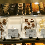 スイーツby軽井沢エレガンス - ボンボンショコラ左