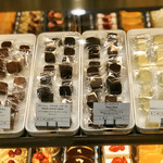 スイーツby軽井沢エレガンス - ボンボンショコラ中央