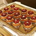 スイーツby軽井沢エレガンス - ラズベリーのタルト＠上質バターのタルトとフレッシュラズベリー