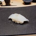 鮨 龍次郎 - 三浦半島佐島のアオリイカに塩とスダチ