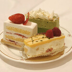 スイーツby軽井沢エレガンス - 6皿目＠リピート！ショートケーキ、抹茶のお菓子（２層の濃さの違う抹茶ムースとライスクリスピーのボトム）、スリー