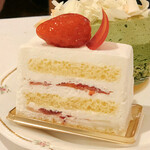 スイーツby軽井沢エレガンス - ショートケーキの断面が美味しさを語る！