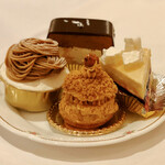 スイーツby軽井沢エレガンス - 4皿目＠モンブラン、サンミッシェル、ナッツのシュープリーズ、カシスとりんご（シードルとカルバトスとりんごのトリプルりんご使いのムースにカシスピューレ）