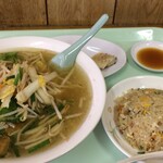 五圓安 - もやしたっぷりのラーメンとチャーハン、餃子