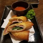 樂一樂坐 - モッツァレラチーズとベーコンの揚げ春巻き 520円