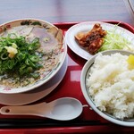 ラーメン魁力屋 - 醤油ラーメン+旨辛唐揚げ