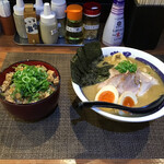 Noukou Niboshi Soba Menshou Hamaboshi - ホエー豚のネギチャー丼と濃厚煮干しそば特製