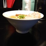 河内の中華蕎麦 風かおる麦かおる時かおる - 横から