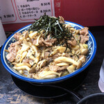 らーめんしょっぷ 中吉 綾瀬店 - 牛バラ肉のきのこバターソースぶっかけ