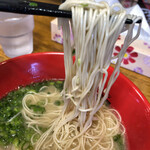 Nagahama Ramen Hakata Ya - 麺リフト。