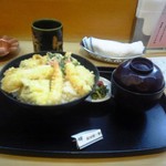 新喜楽 - えび天入り穴子天丼 \880