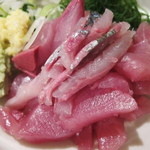 大衆割烹 三州屋 神田本店 - 鰹、ブリ、鮪が脂が乗っていて、ホントに旨い