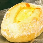 ジョアン - とろけるチーズパン292円