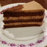 モンク - チョコレートケーキはケースにホールで置いてあってカットしてくれます