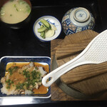 志満八 - 特製定食(五目釜飯・鳥たたき)